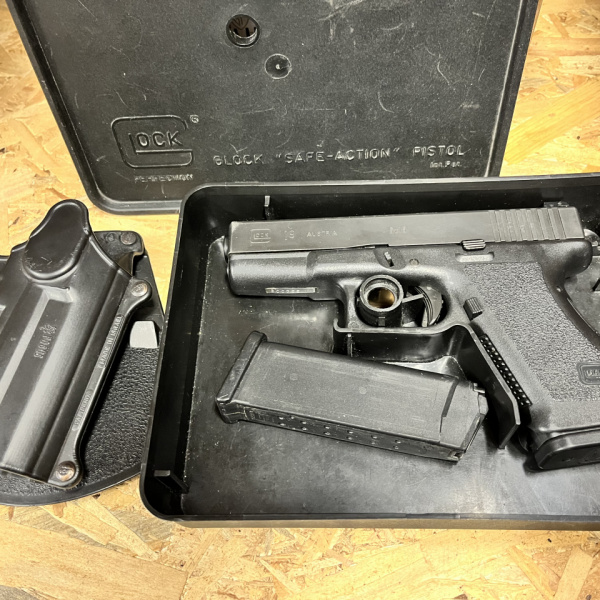 Pistol Glock 19, used